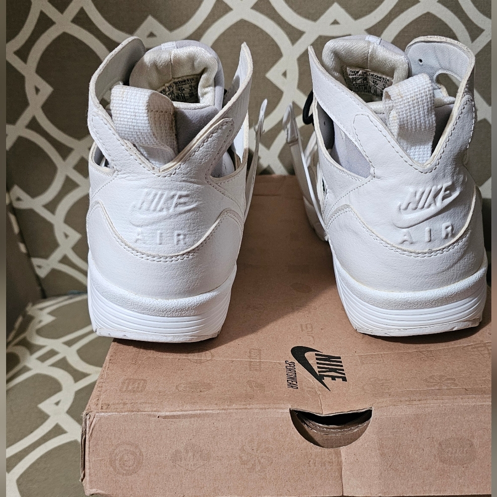 Nike Air Trainer Huarache - Picture 2 of 8